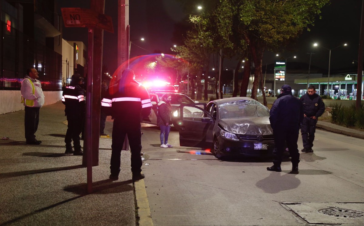 Tras accidente en automóvil pasajeros quedan ilesos