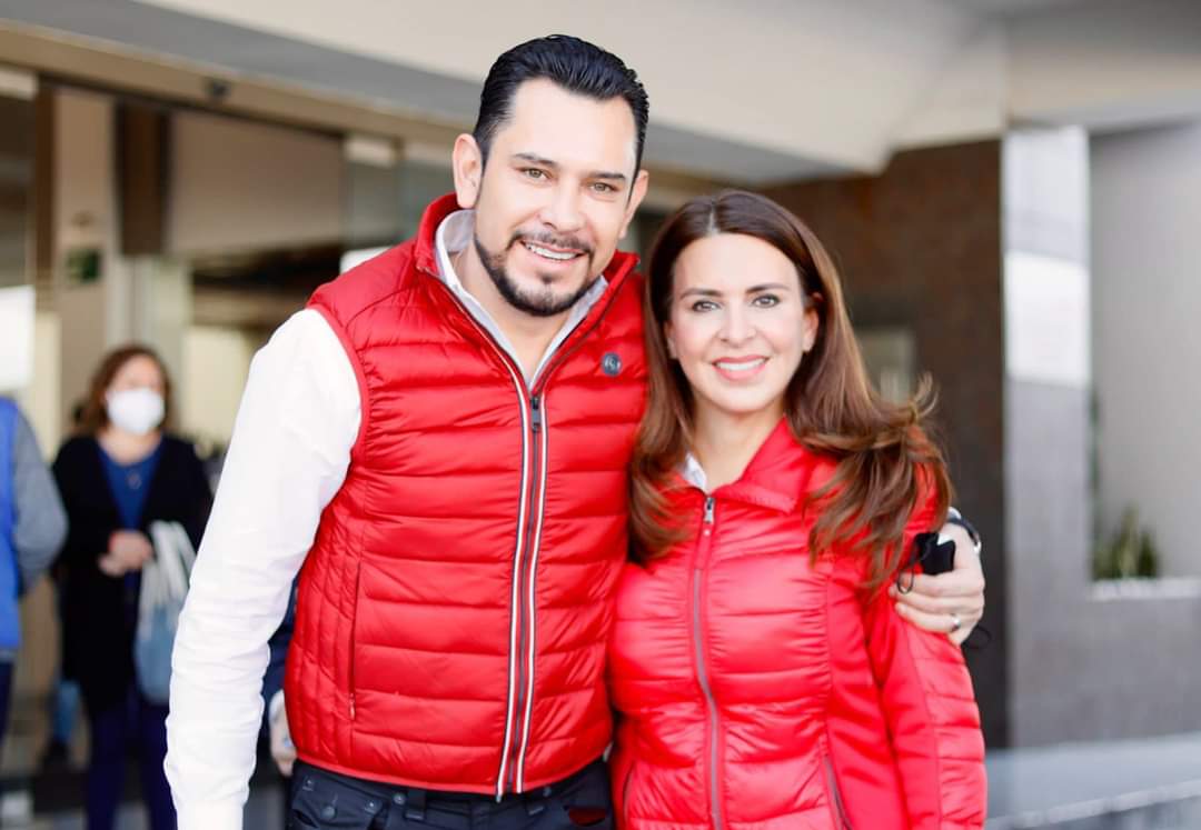 Carolina Viggiano precandidata del PAN a la gubernatura suma el apoyo de Israel Félix, presidente municipal de Mineral de la Reforma (Cortesía)