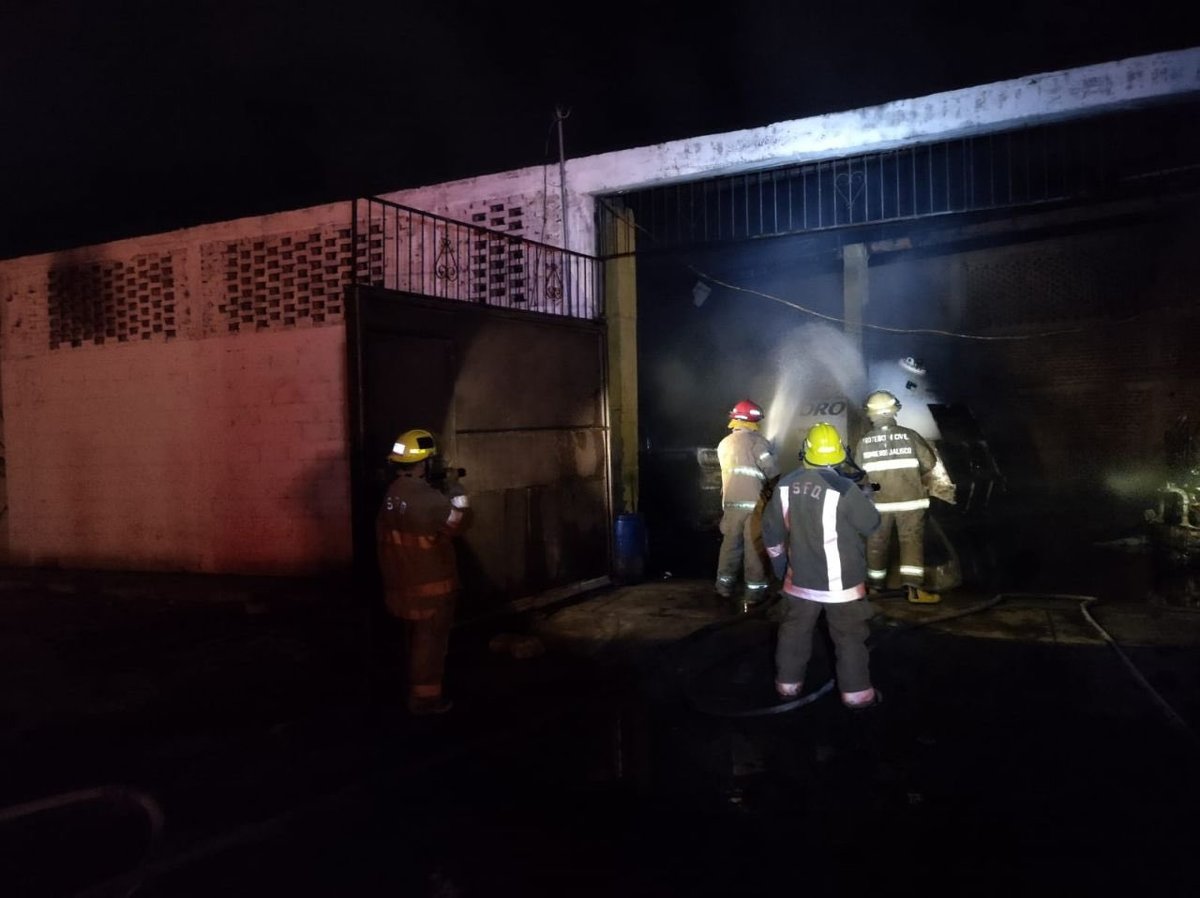 Se registra un incendio y explosión al interior de una empresa gasera de Autlán (Cortesía)