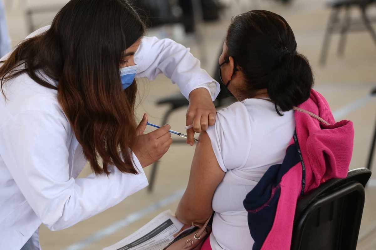 Aplicación de vacuna de refuerzo en Hidalgo. (Jorge Sánchez)