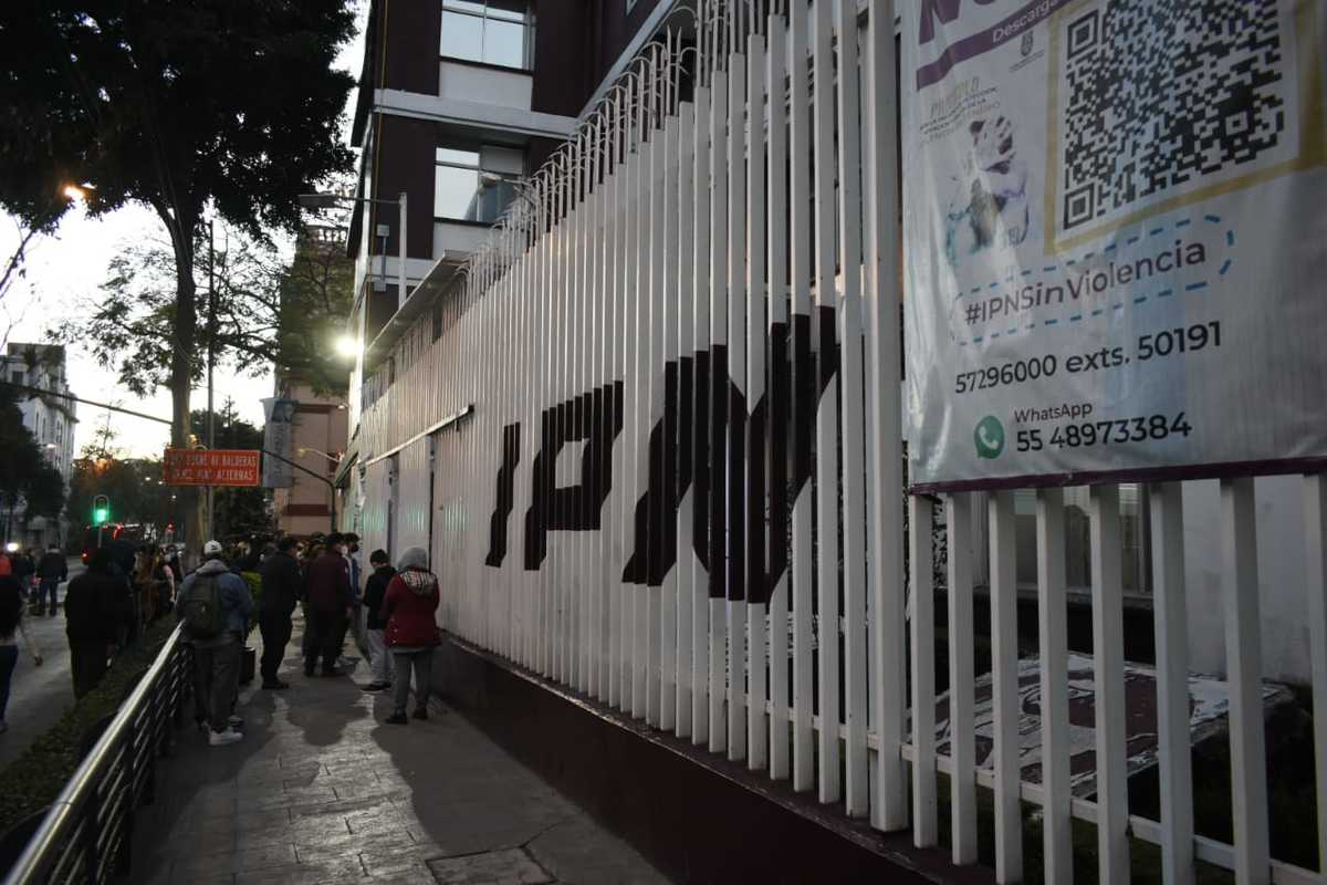 Estudiantes del IPN reanudan clases de manera híbrida