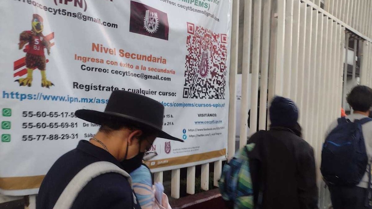 Estudiantes del IPN reanudan clases de manera híbrida