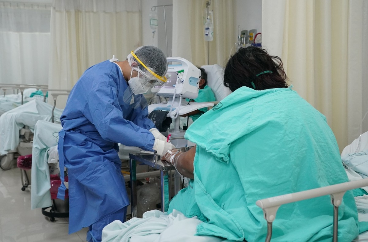 IMSS habilitó más de 9 mil camas y 183 hospitales para covid-19