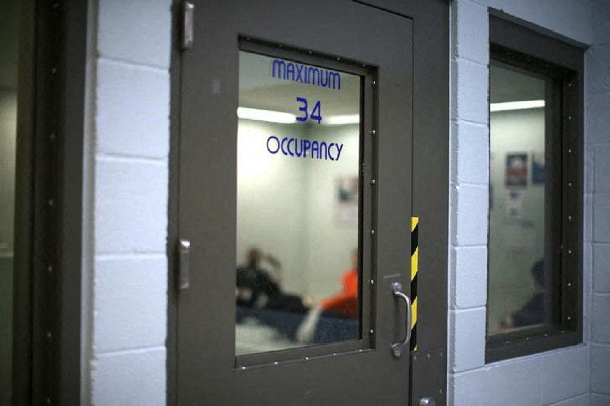 Inmigrantes detenidos por ICE en un centro de detención de California. | REUTERS