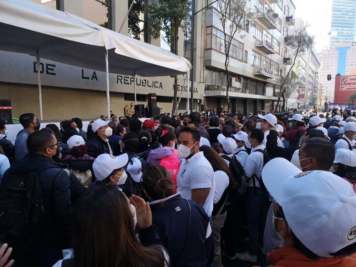 Se congregan petroleros, a pesar de recomendación de AMLO