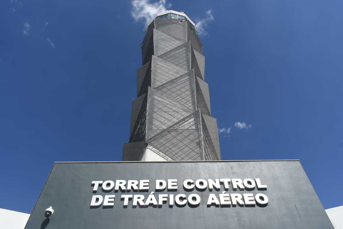 Torre de control del Aeropuerto Internacional Felipe Ángeles (AIFA). (Rodrigo del Río)