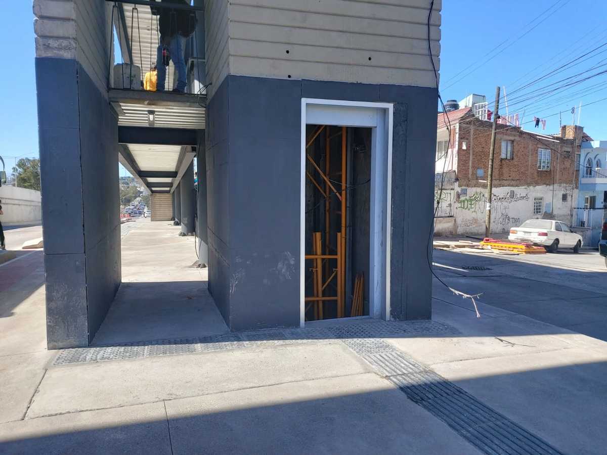 Usuarios señalan obra inconclusa de Mi Macro Periférico en estación 'Rancho Nuevo' (Rosario Álvarez)