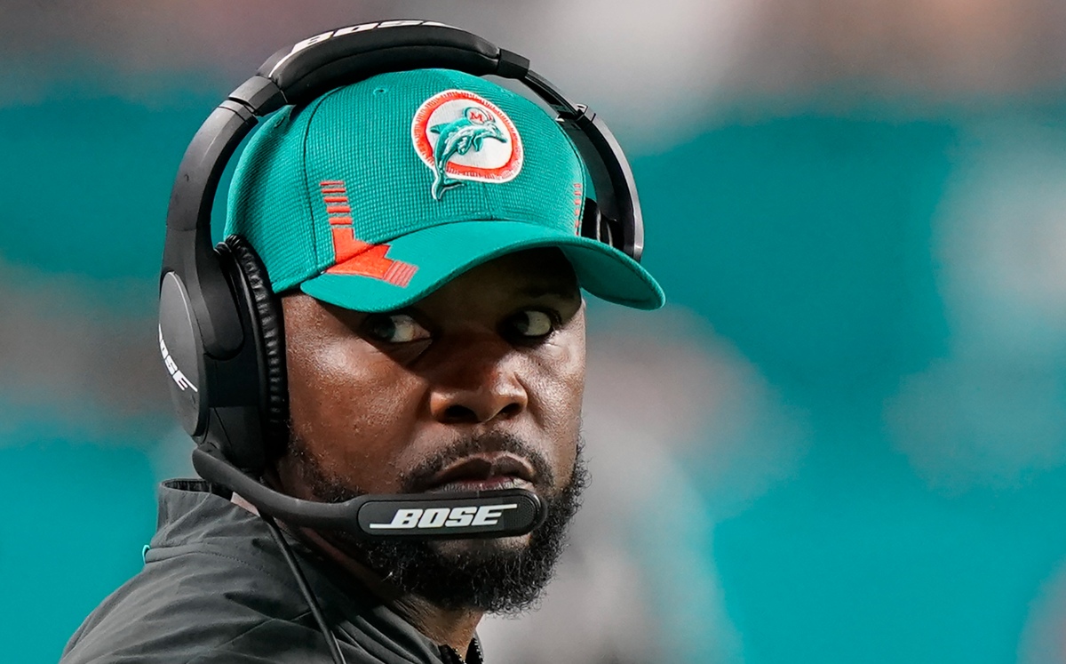 Brian Flores demanda a la NFL por racismo (AP)