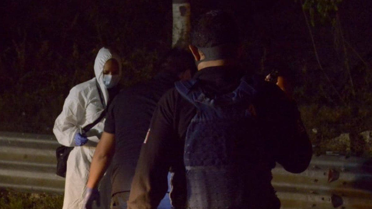 En cuestión de minutos llegaron a la zona autoridades municipales, así como integrantes del Semefo. (Especial)