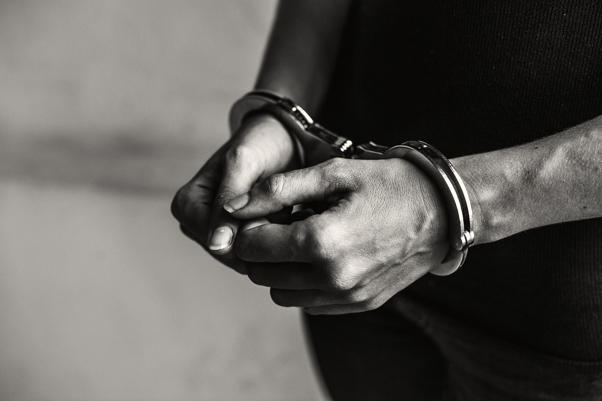 Las personas detenidas por ultrajes a la autoridad tendrán que ser liberadas legalmente. (Freepik)