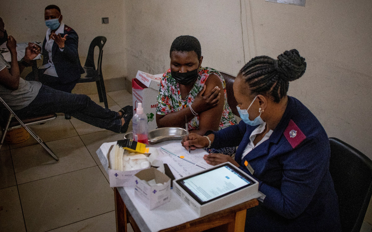 Sudáfrica elimina la cuarentena para los casos de covid-19 asintomáticos |EFE