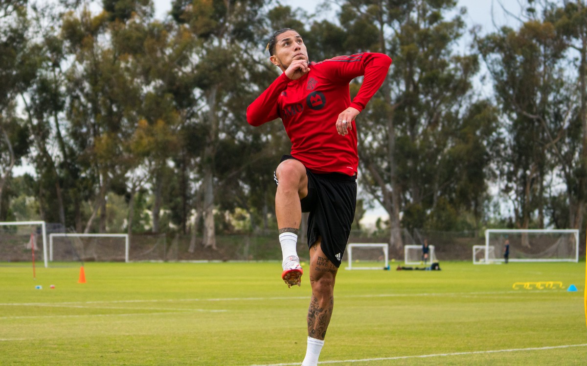 Técnico del Toronto FC compara a Carlos Salcedo con Sergio Ramos (Twitter: @TorontoFC)