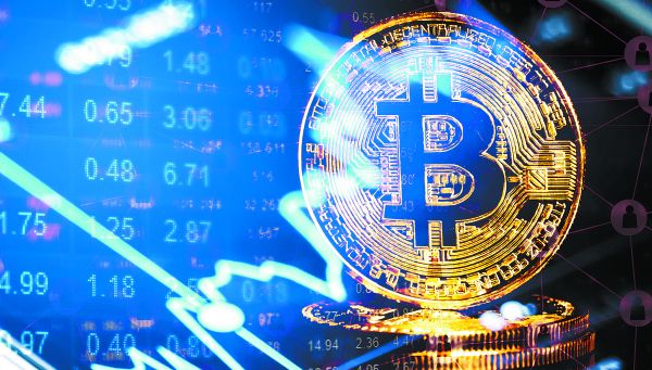 Las transacciones más populares se suelen hacer con bitcóin y ether. Shutterstock