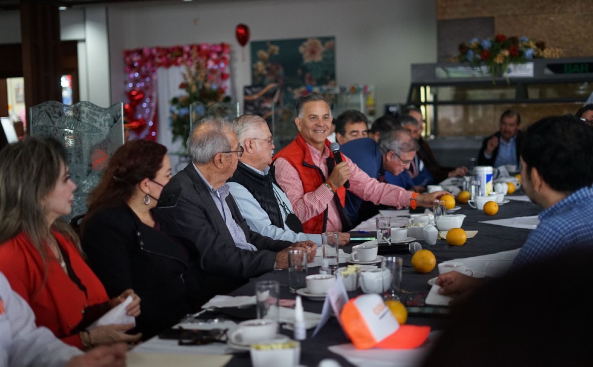 Arturo Díez Gutiérrez se reunió con la iniciativa privada de Matamoros.