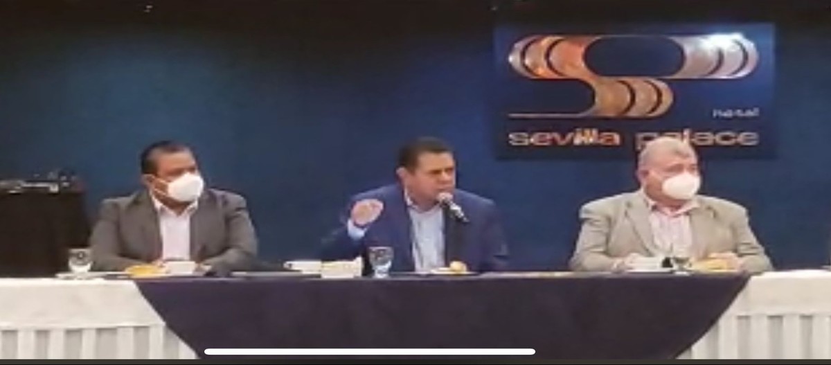 Arturo Flores pide "voto por voto"
