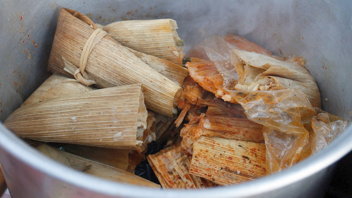 De rajas y de verde, los tamales más buscados