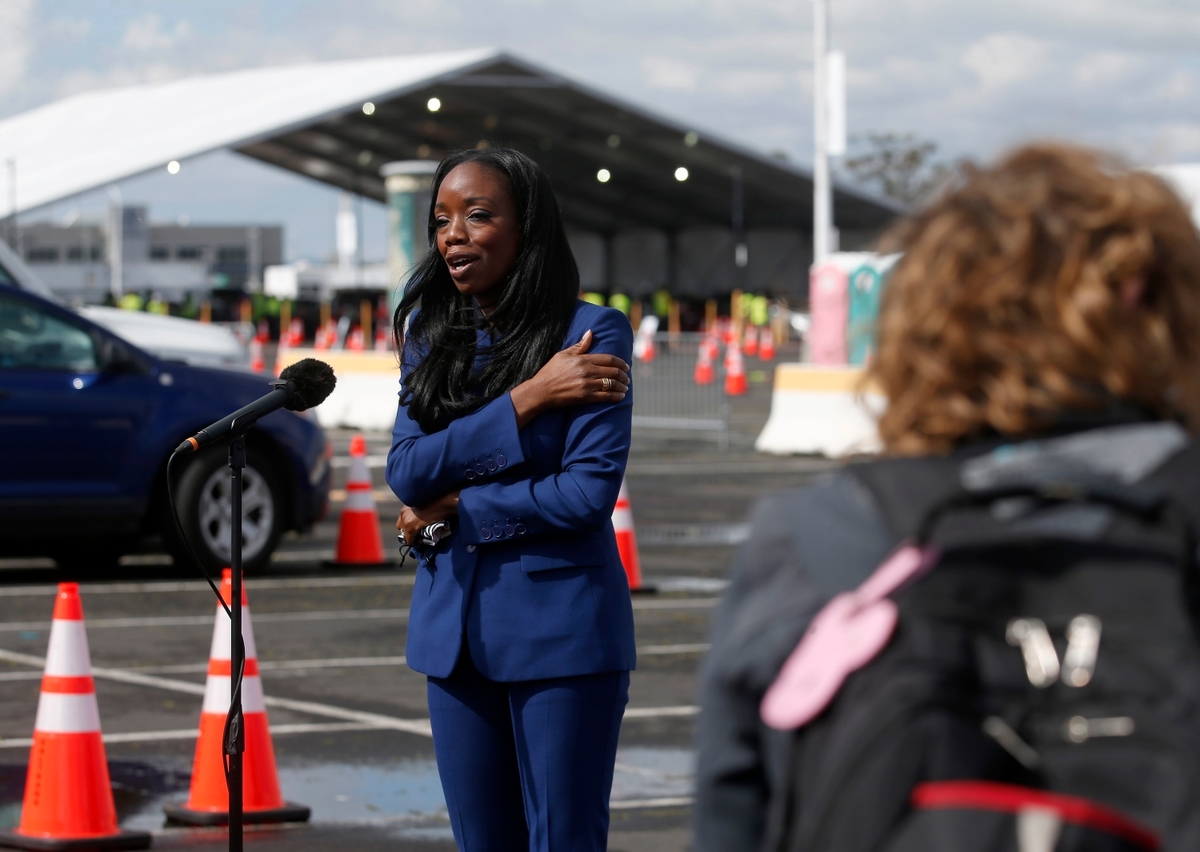 Doctora Nadine Burke Harris, elegida por Gavin Newsom como primera cirujana general de California. / Fotografía vía Twitter.