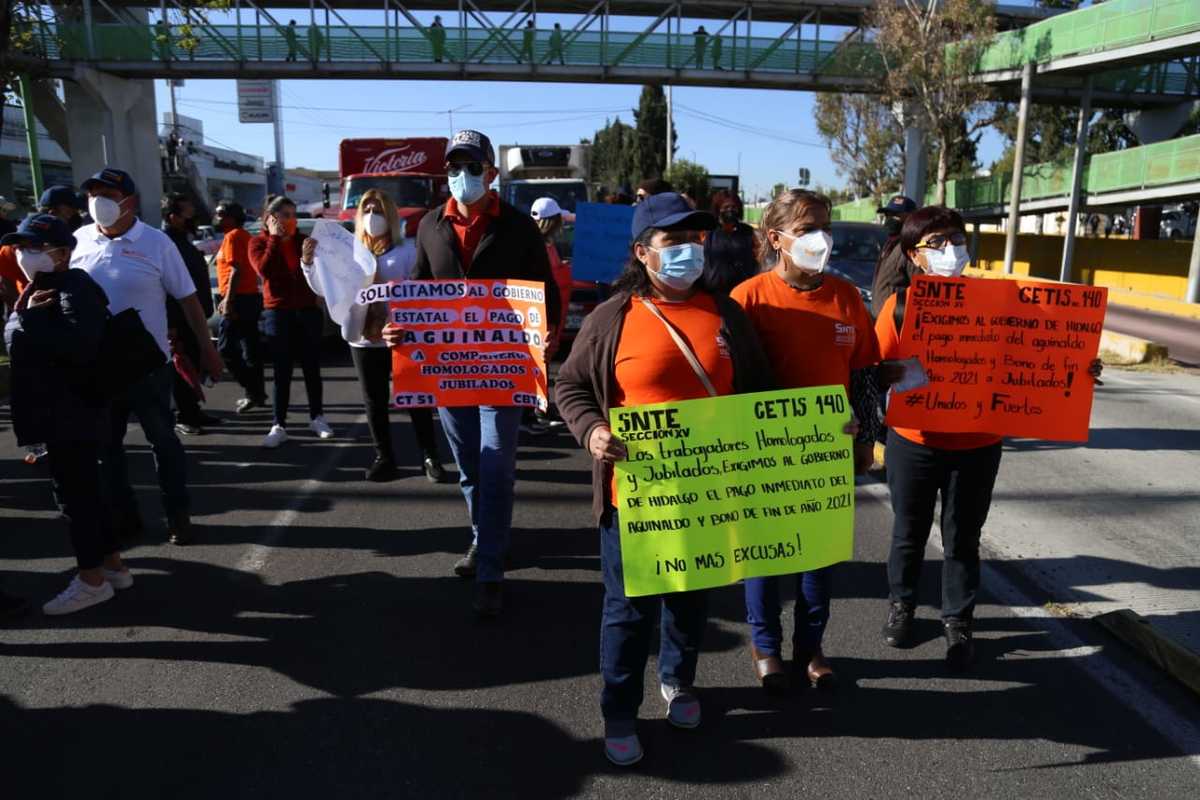 Manifestaciones del SNTE en puntos carreteros de Hidalgo. (Jorge Sánchez)