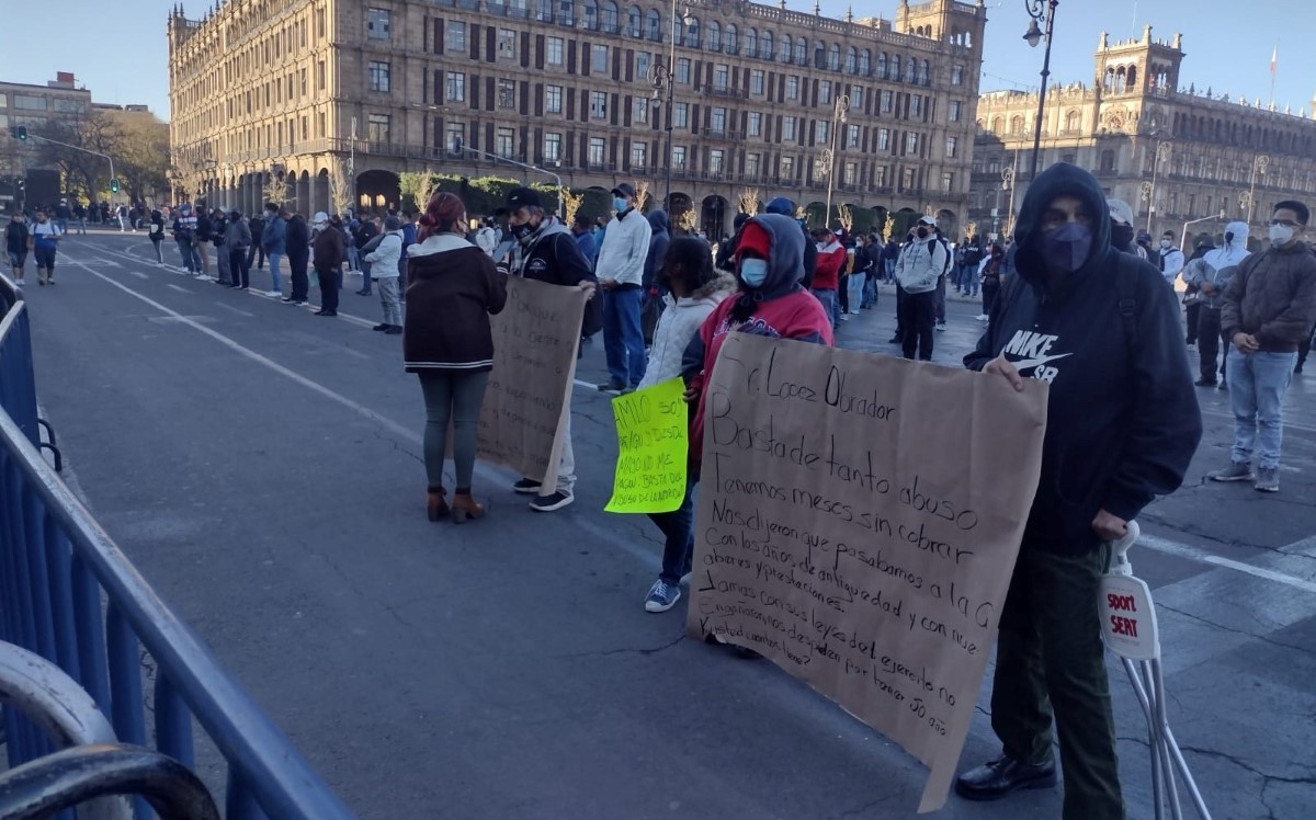 Los ex policías federales bloquearon las inmediaciones del Zócalo de CdMx. | César Velázquez
