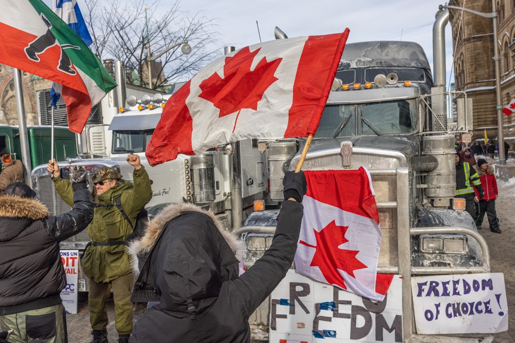 Las protestas contra el confinamiento en Canadá se realizaron en la sede del gobierno en Ottawa. (AFP)