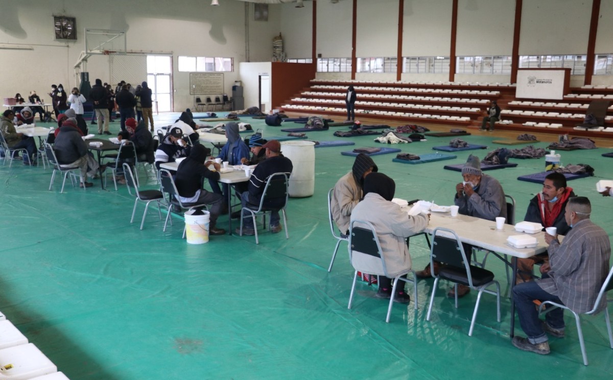 Albergues en Tamaulipas atienden a personas por bajas temperaturas.