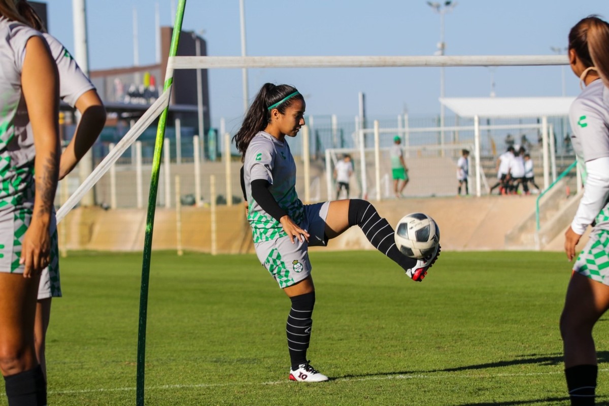 La capitana Cinthya Peraza reconoce que les ha costado recuperar el nivel. (Especial)