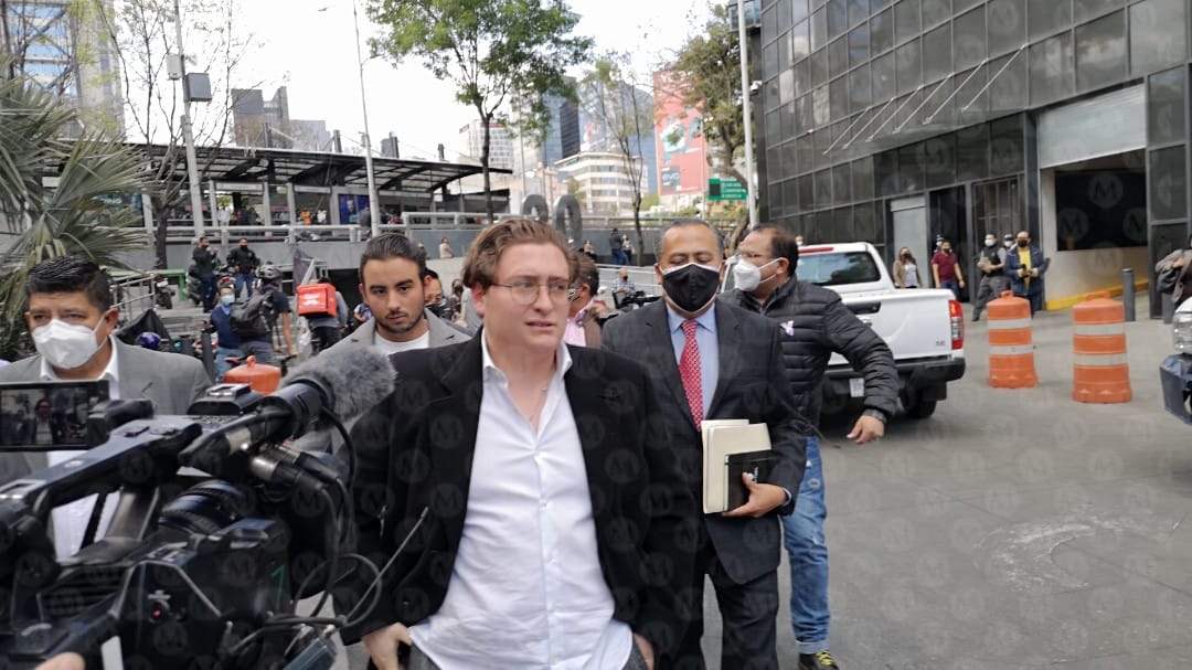 Los abogados en su llegada a la FGR. (Jorge Becerril)