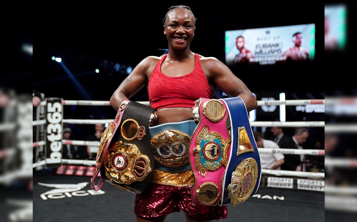 Claressa Shields se lució en Inglaterra y mantiene sus tres campeonatos (AP)