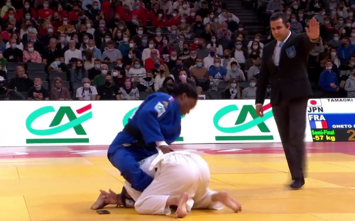 Judoca es descalificada de competencia por culpa de su celular (Twitter @Judo)