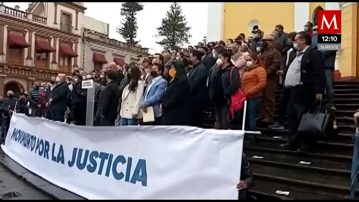 Marchan legisladores y activistas contra el delito de ultrajes a la autoridad