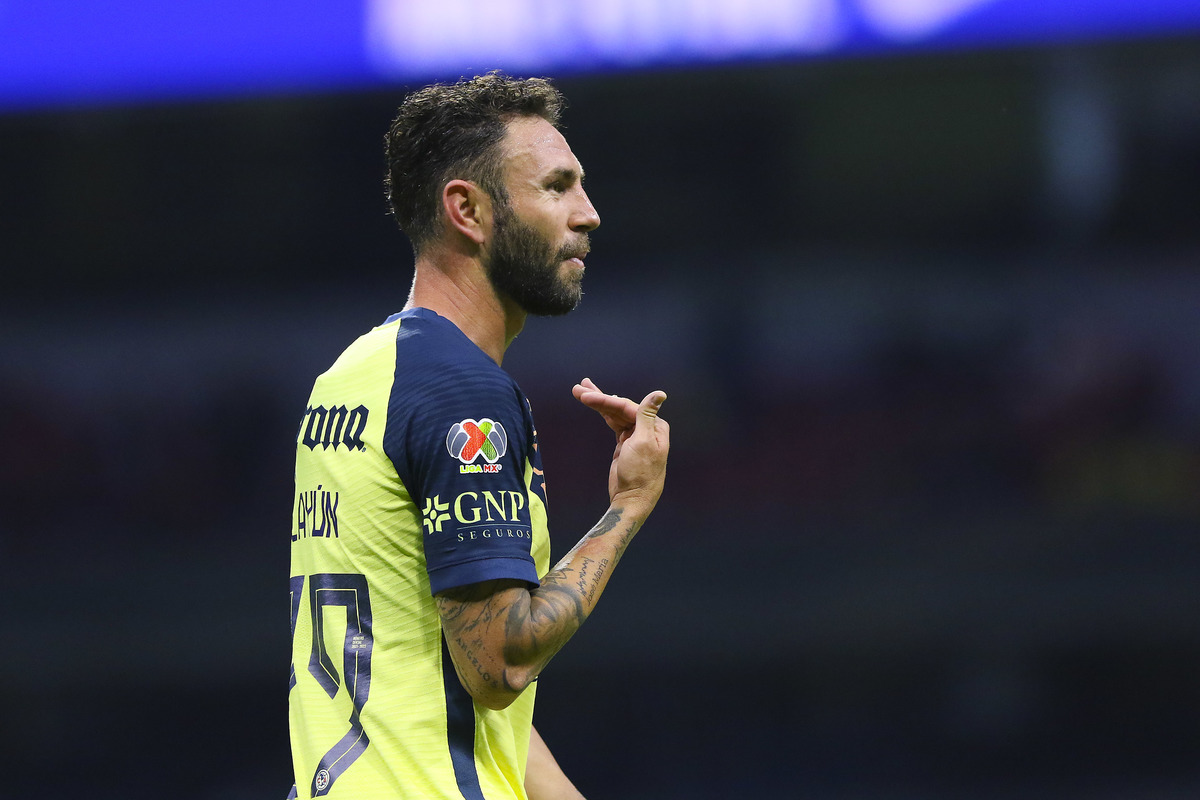 Miguel Layún se disculpa por explotar con los árbitros en derrota de América (Imago7)