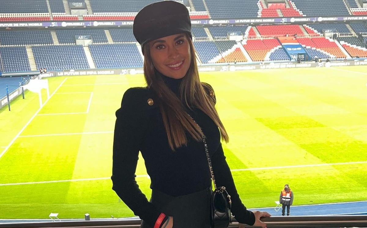 Antonela Roccuzzo en el Estadio Parque de los Príncipes (Instagram @antonelaroccuzzo)