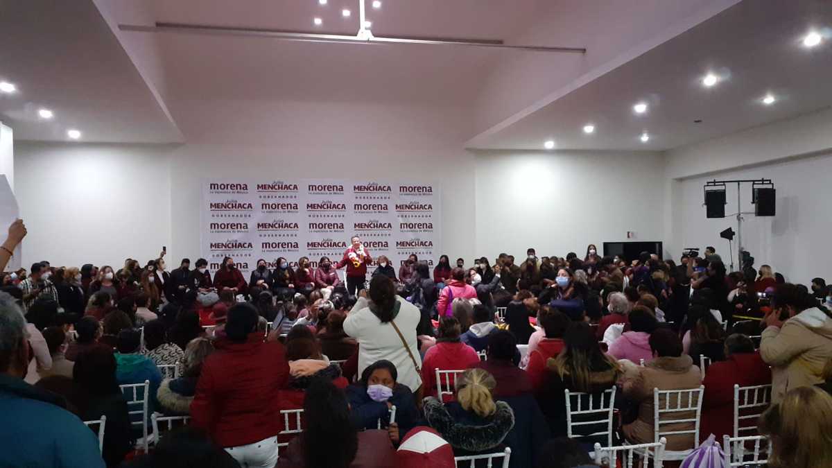 Julio Menchaca, precandidato único de Morena, se reunió con los sectores de mujeres del partido en Pachuca (Cortesía)