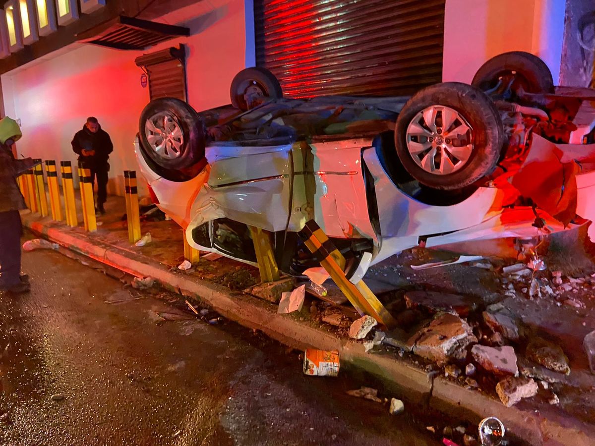 En Torreón mujer embarazada pierde el control de su auto y vuelca ...