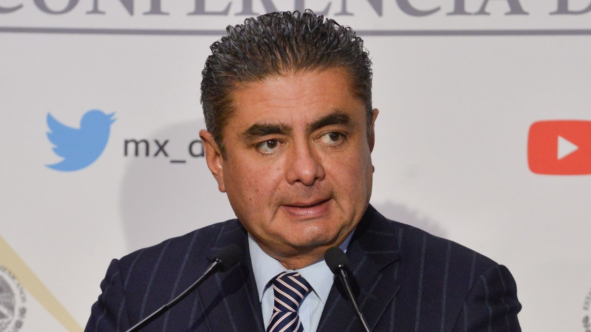 El diputado del PRD, Luis Cházaro, advirtió que hagan caso omiso de los mensajes que reciban de su cuenta. (Cuartoscuro)
