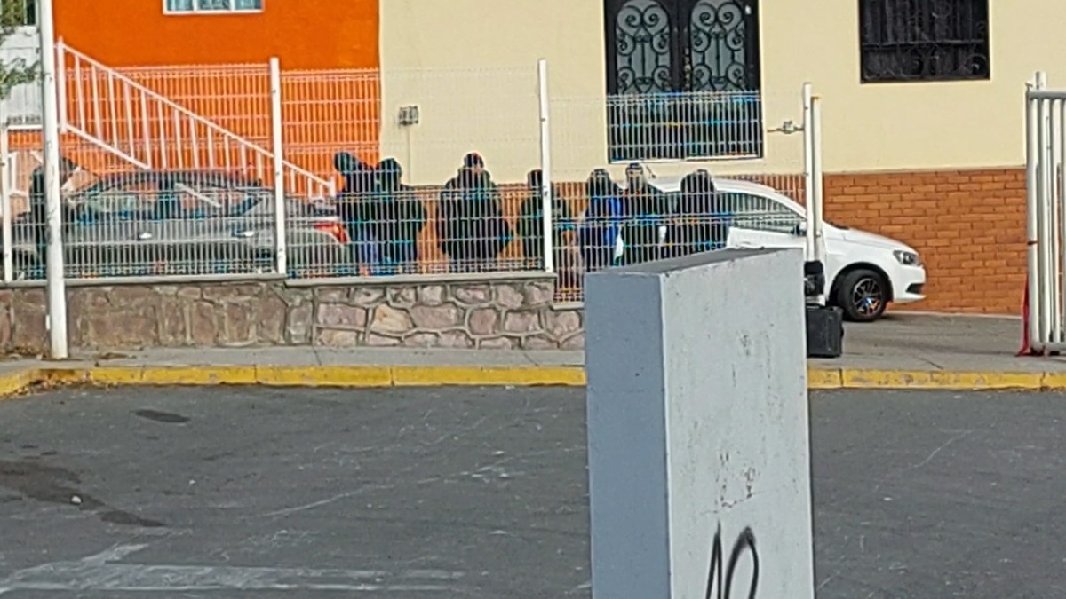 Elementos de seguridad acordonaron el área. (Omar Hernández)