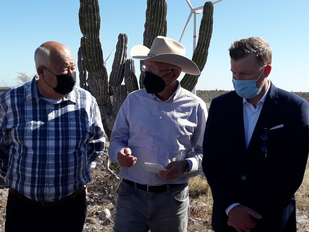 El embajador sostuvo su compromiso para  implementar energías limpias en México.