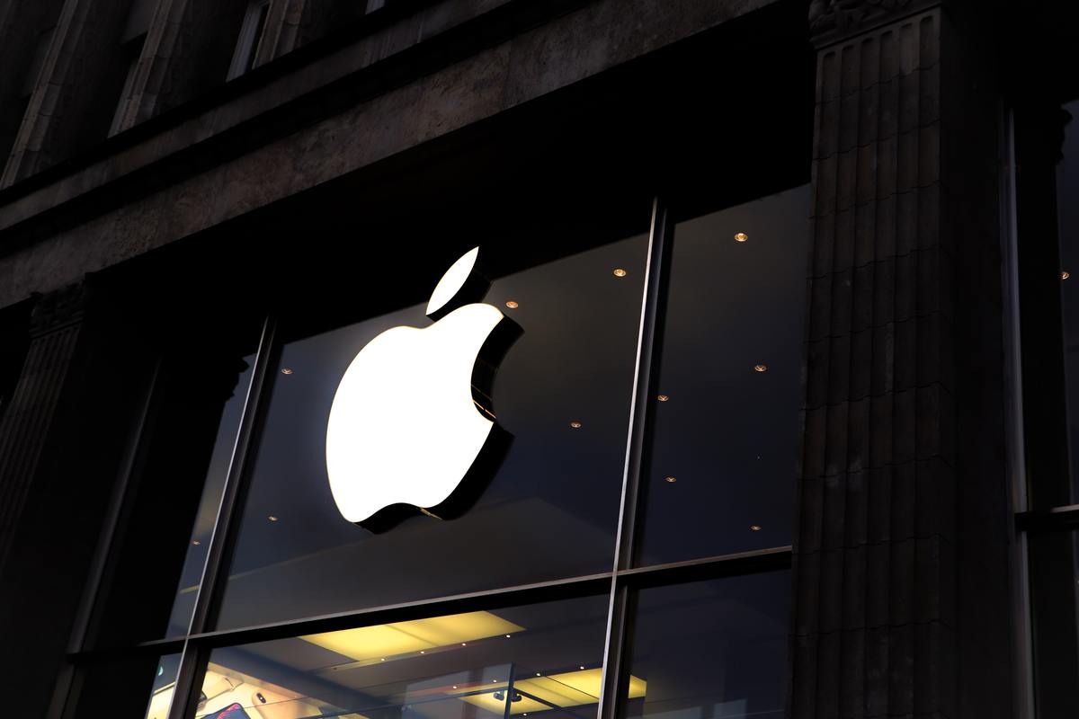 La mayor empresa del mundo es Apple, que alcanzó una valoración histórica de tres billones de dólares
