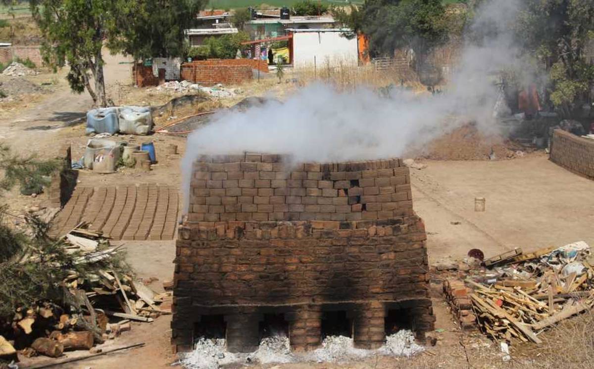 En Guanajuato trabajan en aminorar el impacto ambiental que general las ladrilleras.