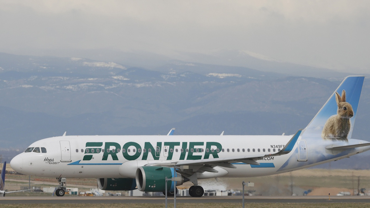 Frontier Airlines compra Spirit; competirá con las compañías más grandes en EU