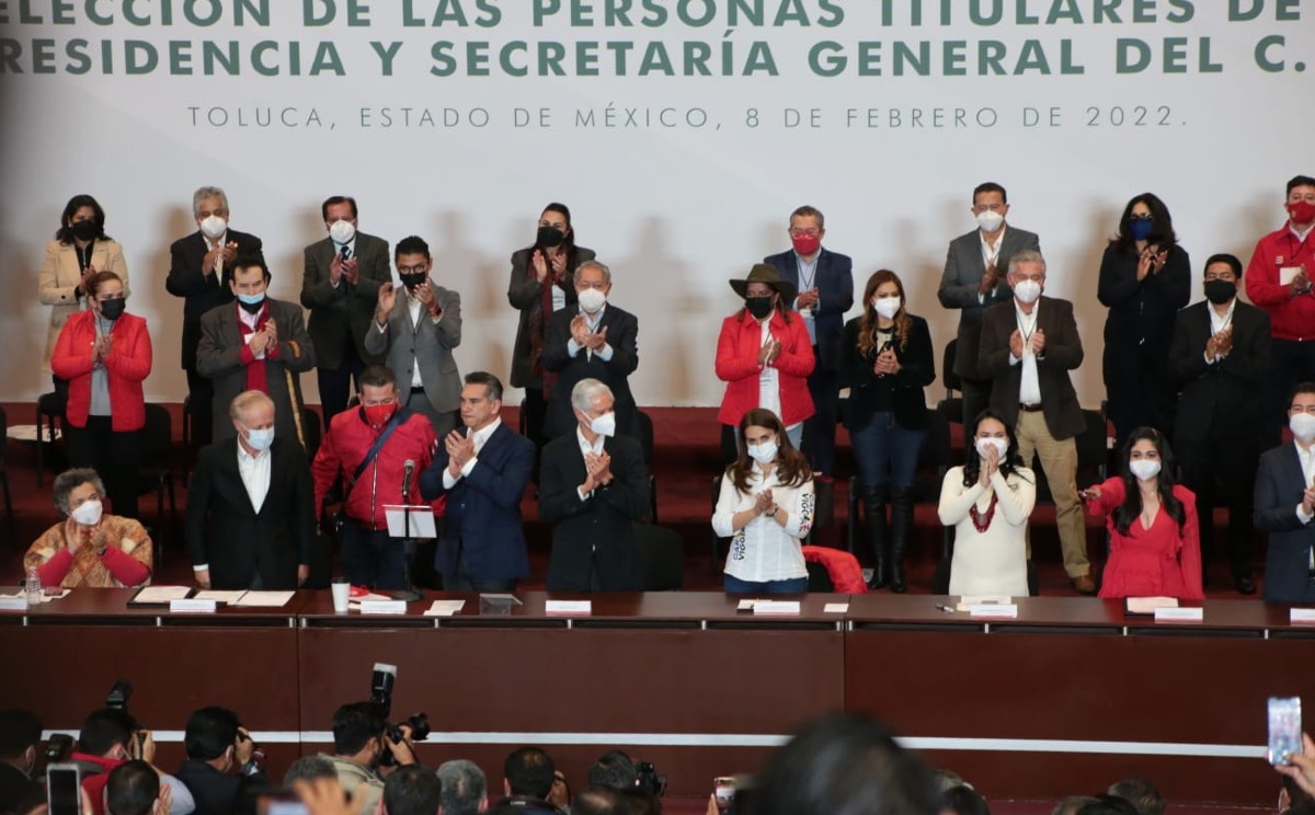 Líderes nacionales y estatale se reunieron en el Comité Directivo en Toluca. (Tania Contreras)