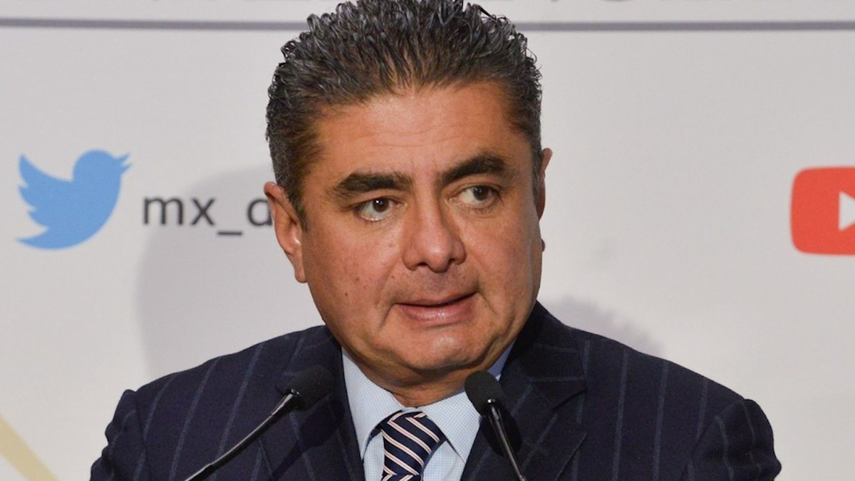 Luis Cházaro, líder parlamentario del PRD, denuncia hackeo de su WhatsApp