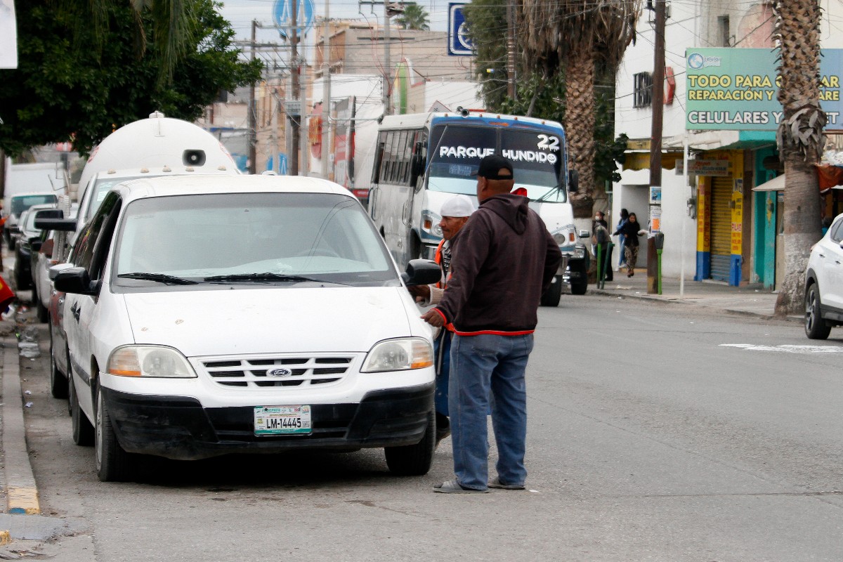 Reportan en La Laguna y en Durango cobros "patitos" en regularización de autos "chocolate". | Rolando Riestra