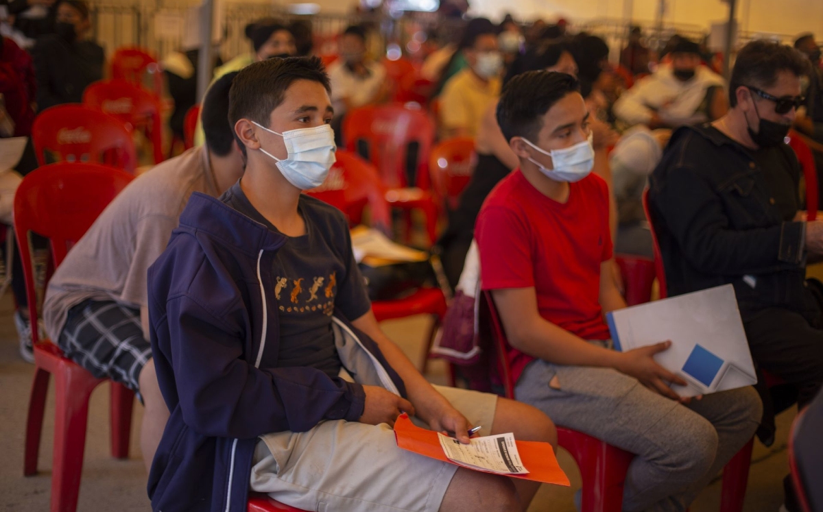 La vacunación para adolescentes mayores de 14 años continúa en México. | Cuartoscuro