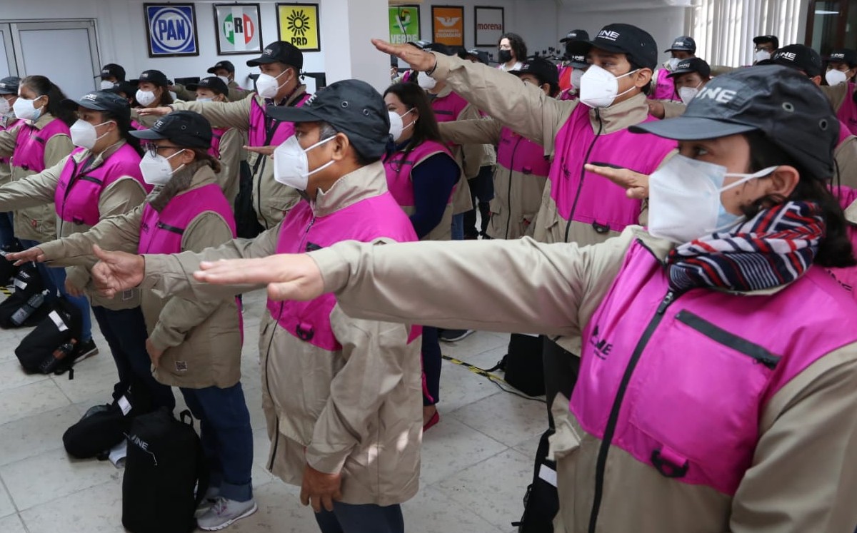 Contrata INE 120 capacitadores electorales