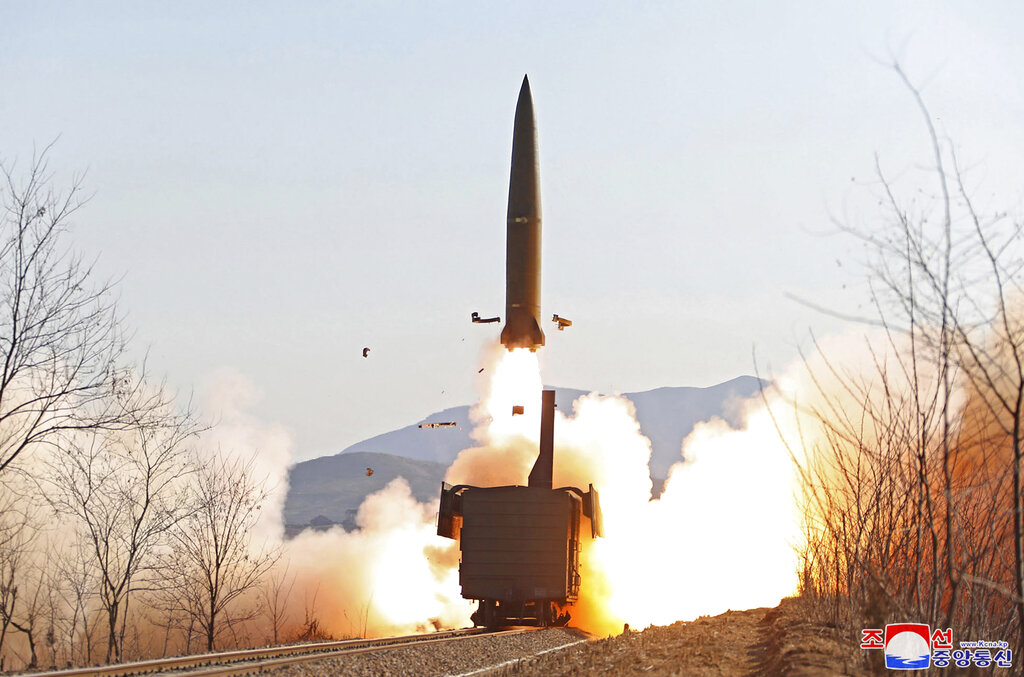 Corea del Norte ha estado realizando ejercicios de misiles a lo largo de enero. (AP)