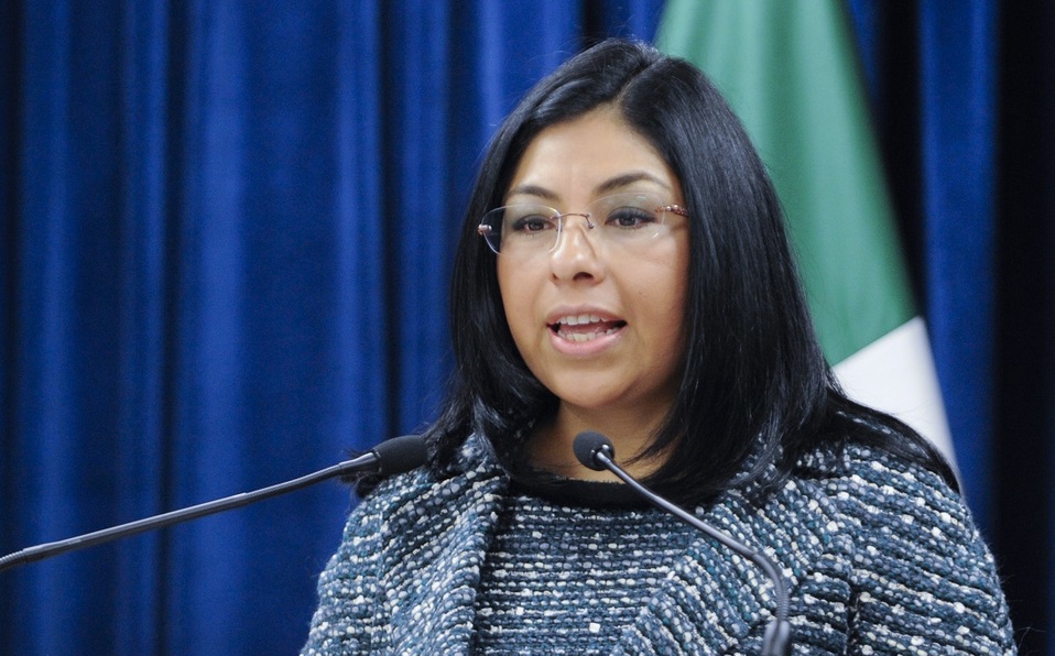 Ex comisionada de PF promueve amparo ante posible orden