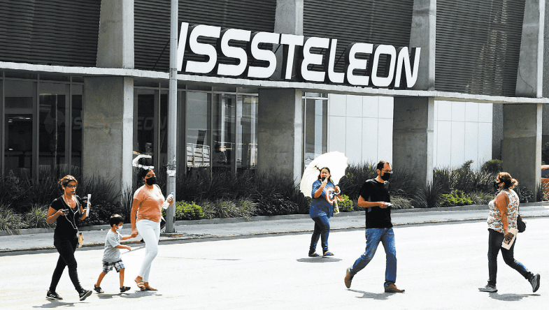 En Isssteleón se investiga un presunto fraude millonario relacionado con la asignación de contratos. Raúl Palacios