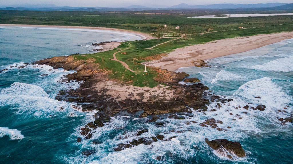 Los ocho kilómetros en forma de bahía han sido un gran atractivo para los pobladores en Tomatlán. (Cortesía)