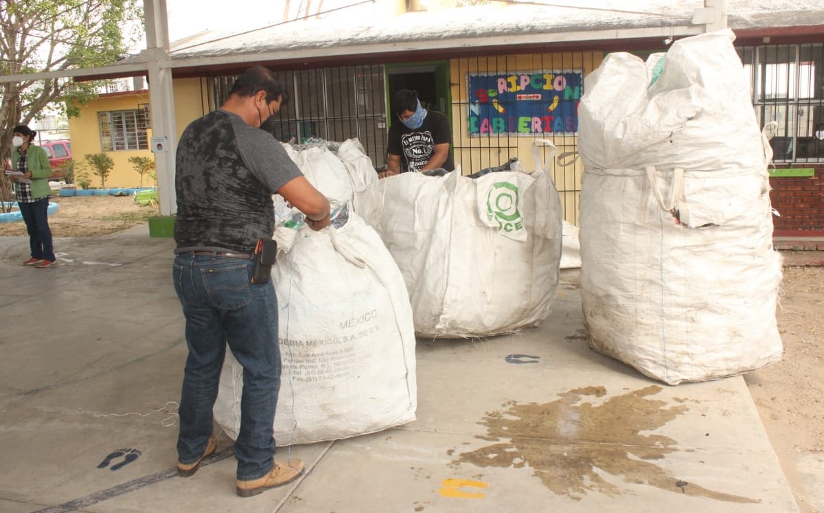 Buscan llegar mensualmente a cinco toneladas de materiales de reciclaje